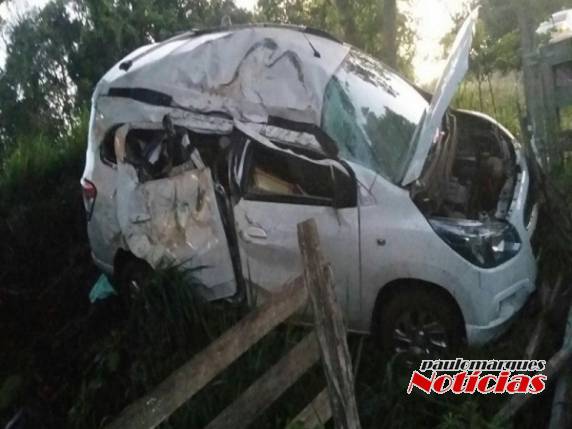 menino de 13 anos era passageiro de um veículo que saiu da pista
