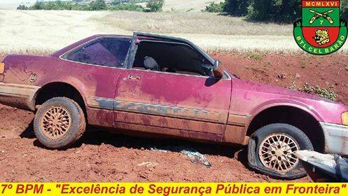 O automóvel foi abandonado no interior do município