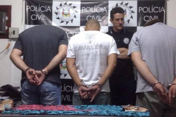 3 mil 

comprimidos da droga estavam dentro de carro na BR-116, em Novo Hamburgo