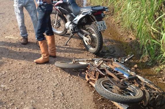 Motocicletas 

colidiram frontalmente