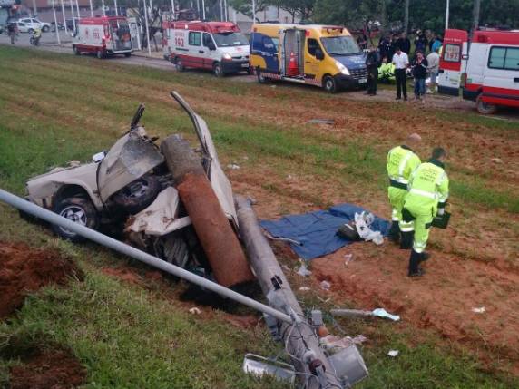 Outros quatro que estavam no veículo foram levados para hospital