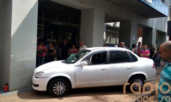Motorista e passageira tiveram escoriações