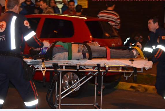 Policial atirou depois 

que carro atropelou sua mulher, que também é PM