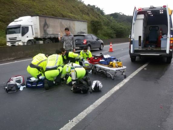 Caminhão bateu na traseira da motocicleta na manhã desta terça (20)