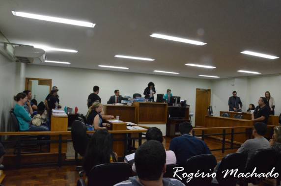 O juri encerrou na tarde desta terça-feira (20)