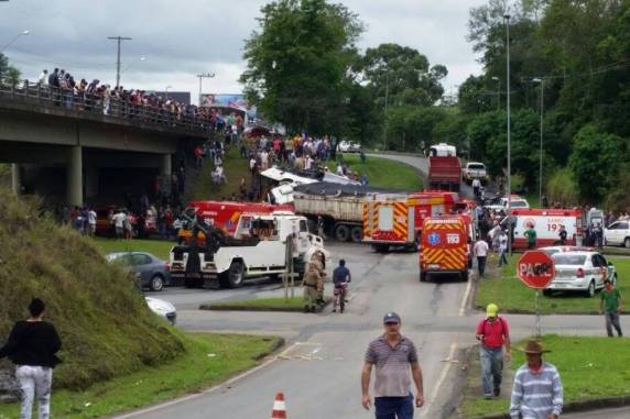 Ônibus ia de Lauro Muller para Balneário Rincão a caminho de um encontro da terceira idade