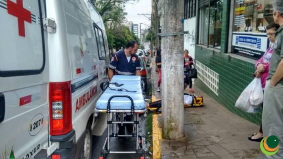 A vítima foi socorrida pela equipe do SAMU até o Hospital São Vicente de Paulo