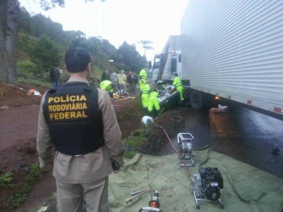Na BR-116, duas pessoas morreram na manhã desta sexta-feira (30)