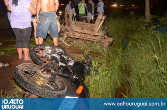 Fato aconteceu na ERS-591 entre uma motocicleta e uma carroça