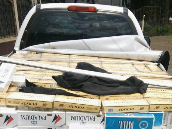 PM encontrou 12,5 mil maços de cigarro em caminhonete batida