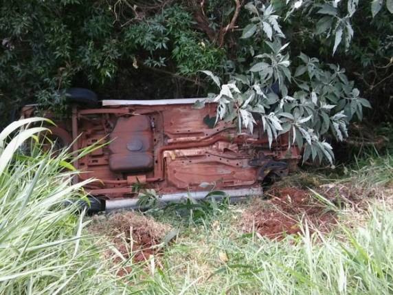 PM encontrou 12,5 mil maços de cigarro em caminhonete batida