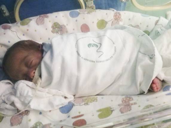 Criança recebeu cuidados na UTI neonatal onde nasceu em Porto Alegre