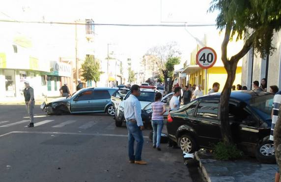 O acidente aconteceu no final da tarde deste domingo