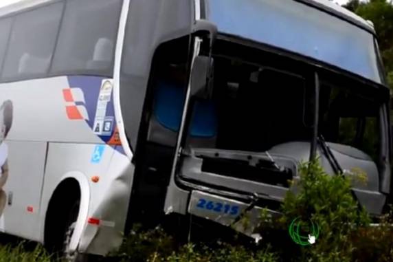 Acidente envolveu um ônibus da empresa Reunidas