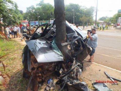 Uma forte colisão foi registrada na manhã de hoje na Avenida General Meira, em Foz 

do Iguaçu