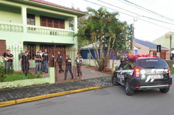 Três pessoas foram presas e foram apreendidos 10kg de maconha