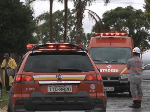 Ela saiu para estacionar o carro, mas foi atingida por fios de alta tensão