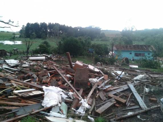 Inmet afirmou que imagens apontam tornado em Chapecó nesta quinta (19)