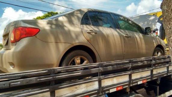 O veículo era transportado em um caminhão