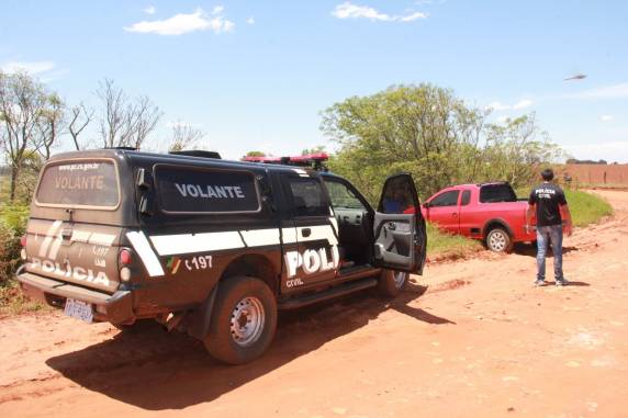 Homem é 

encontrado morto com ferimentos que indicam homicídio