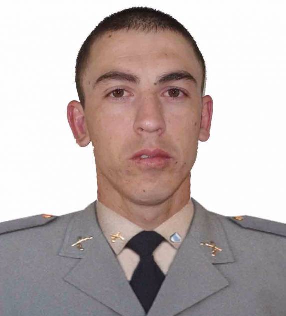Confronto ocorreu após assalto à joalheria; um assaltante ficou ferido e outro foi preso