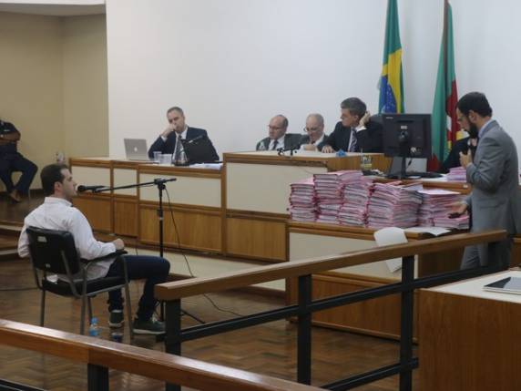 Elissandro Spohr diz que MP poderia ter visto espuma no teto da boate