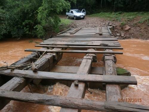 Pelo menos duas pontes importantes estão 

interditadas