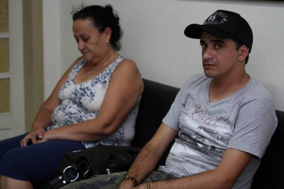 Stéphanie Freitas, 24 anos, está internada na Casa de Saúde e falará somente em juízo. Familiares da 

vítima estiveram na cidade hoje