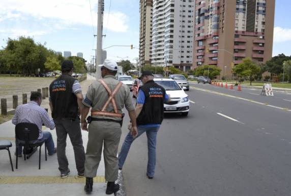 Mais de 363 mil carros continuam transitando irregularmente no Estado
