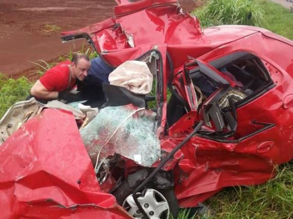 Colisão 

entre carro e caminhonete foi na BR-282, em Pinhalzinho, no Oeste