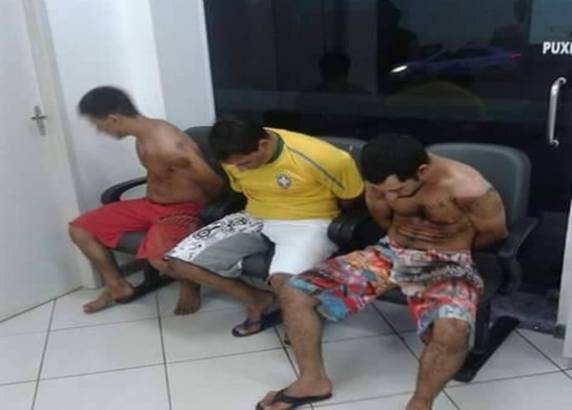 Eles estavam em um veículo com armas de fogo e facas