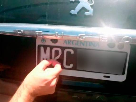 Veículo foi abordado após outros motoristas denunciarem direção perigosa
