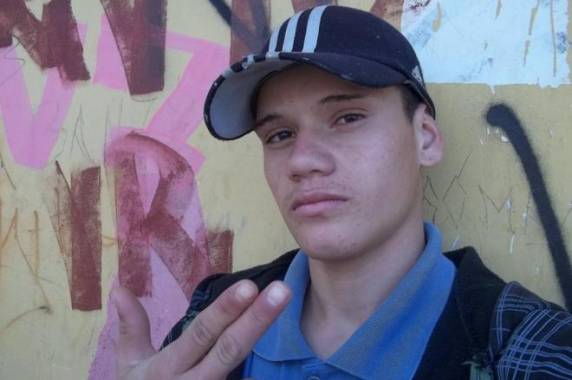 No dia em que sumiu, Giovane usava bermuda de tactel, camiseta e boné
