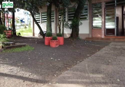 Um dos disparos atingiu a parede da Prefeitura