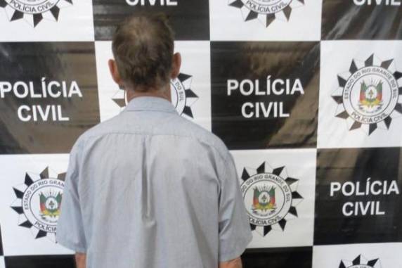 Segundo a delegada da cidade, suspeito de 61 anos era investigado desde o ano passado