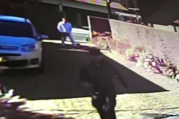 Vídeo mostra a ação dos assaltantes na casa