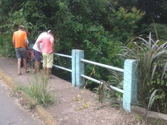 Testemunha relatou que vítima teria discutido com um homem na ponte