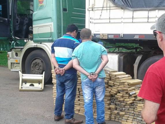 Equipes do 

Denarc localizaram a droga em caminhão paraguaio