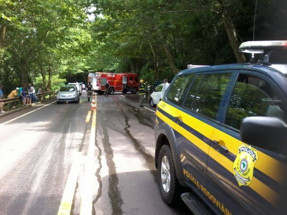 Colisão ocorreu 

no km 215,7 da BR-116 neste domingo (28)