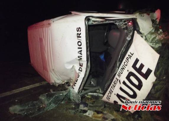 O motorista e 14 passageiros estavam na Van de Três de Maio