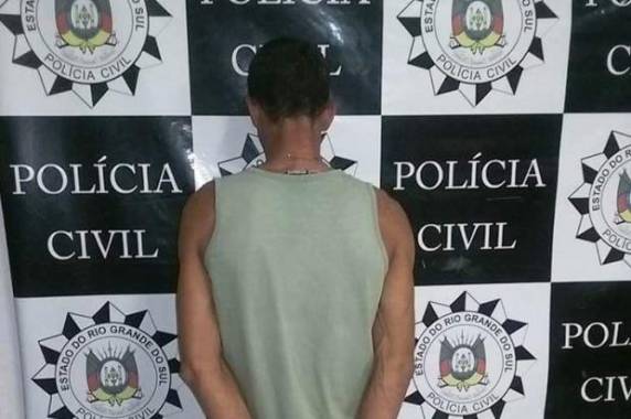 O suspeito estava 

em casa quando foi preso em flagrante