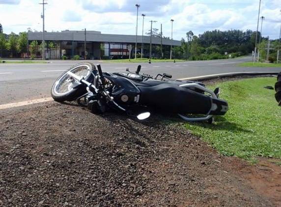 Somente ferimentos leves nos 

ocupantes da moto