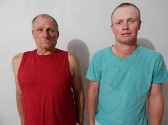 Pai e filho, acusados injustamente de participação em um crime hediondo retornam a sua vida cotidiana