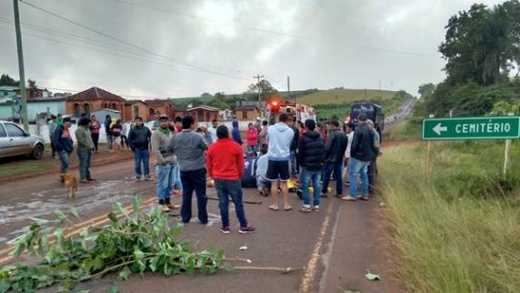 Acidente ocorreu em frente ao Cemitério de 

Miraguaí
