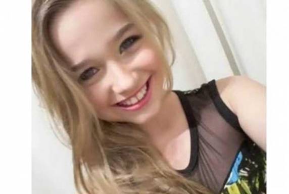 Ela estava no acostamento e foi atingida quando o motorista 

de um caminhão realizava uma curva acentuada e não viu a vítima