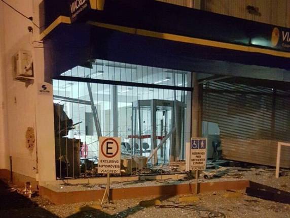 Agências do Banco do Brasil e da Viacredi foram alvos dos criminosos