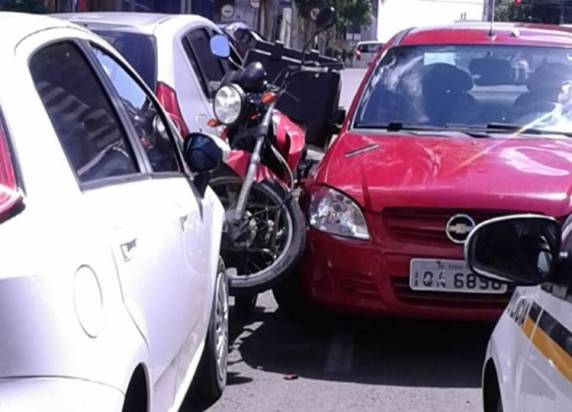Uma das vítimas foi socorrida 

pelo SAMU