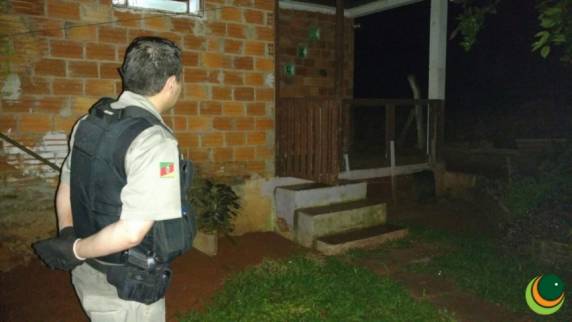 A possibilidade de que o filho matou a própria mãe e depois tirou a própria vida