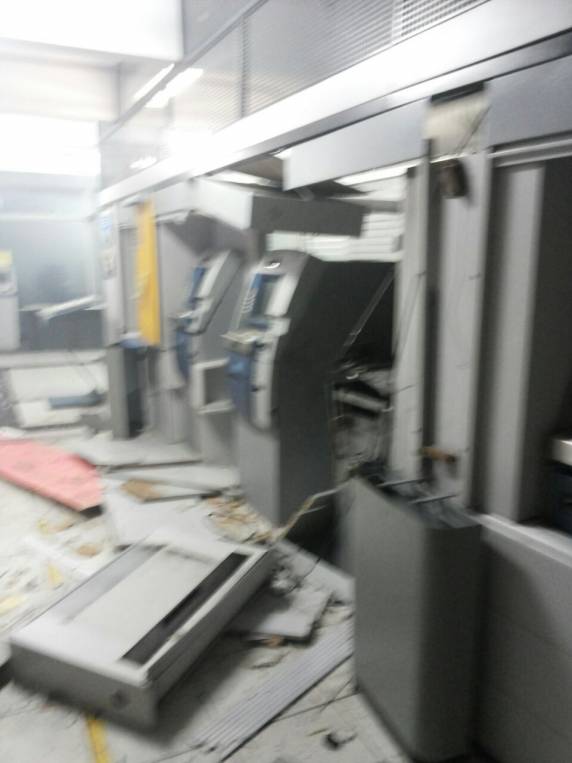 Quatro são suspeitos de assalto na madrugada deste domingo 

(20)