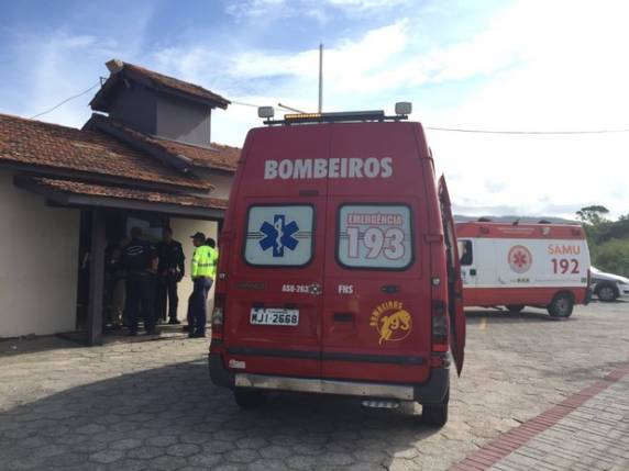 Tiro atingiu policial de raspão na cabeça; ele foi medicado e passa bem